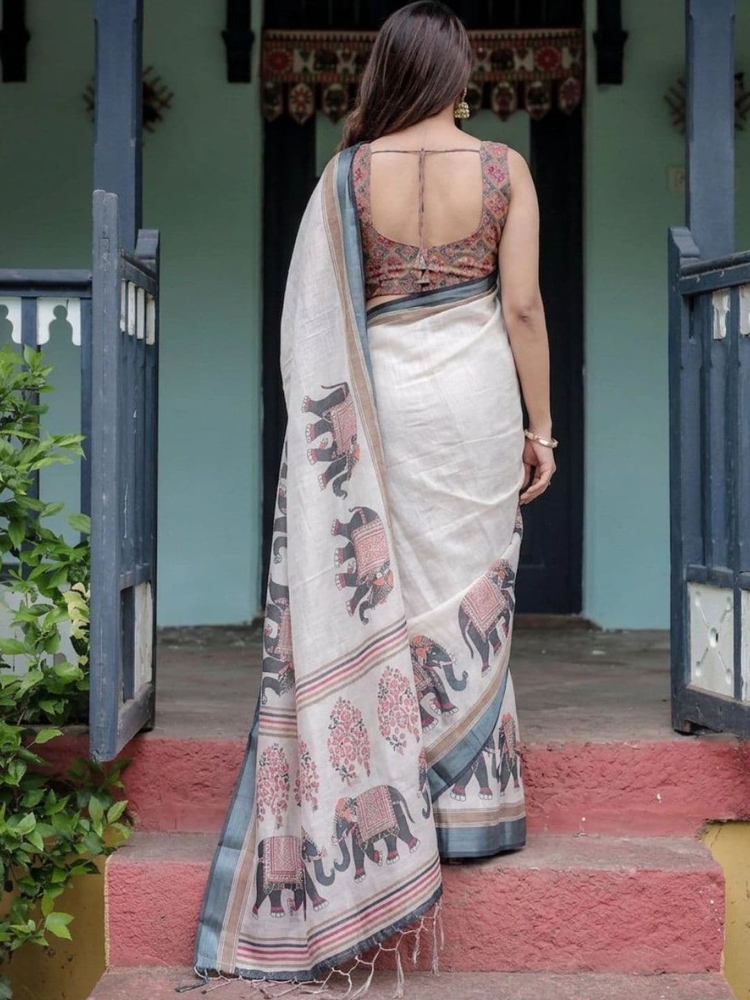 HOUSE OF PRANSHI Floral Linen Blend Jamdani Saree thumbnail 5