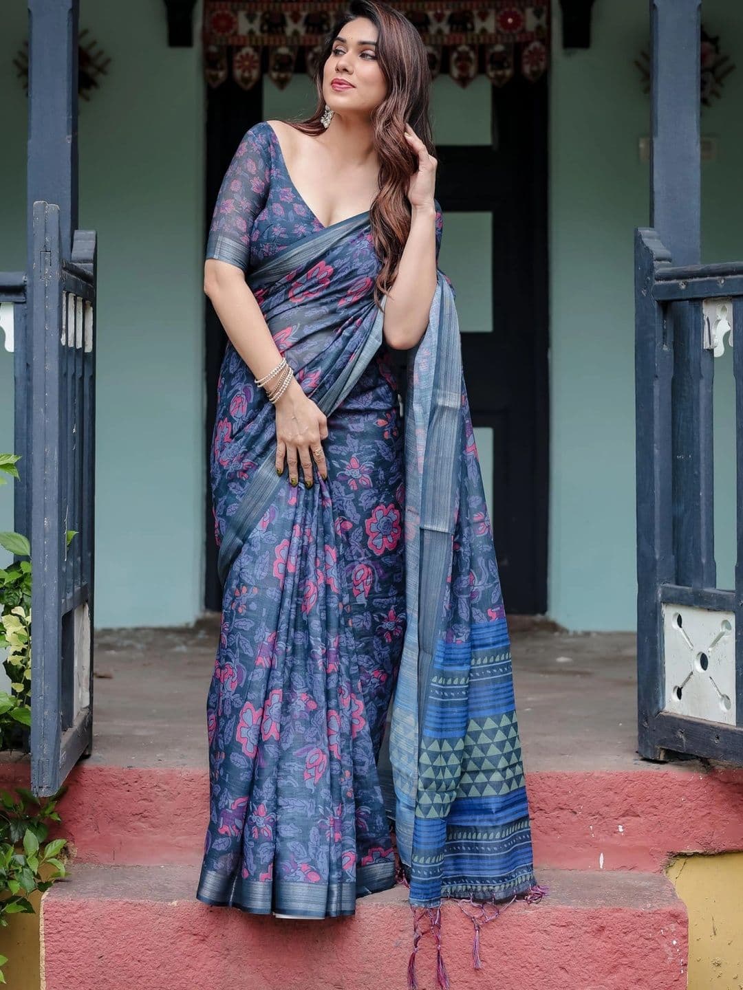 HOUSE OF PRANSHI Floral Linen Blend Jamdani Saree thumbnail 3