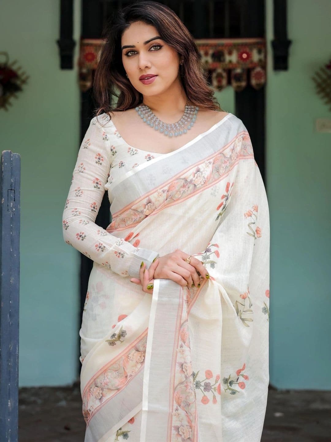 HOUSE OF PRANSHI Floral Linen Blend Jamdani Saree thumbnail 5