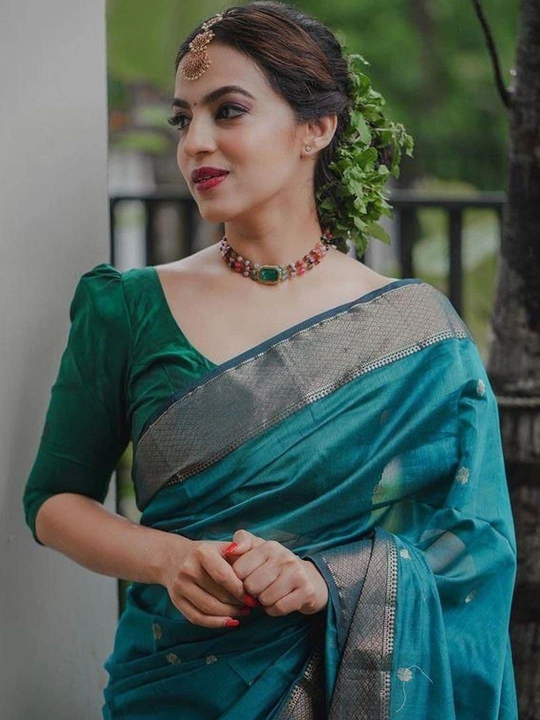 HERE&NOW Woven Design Zari Silk Blend Banarasi Saree thumbnail 4