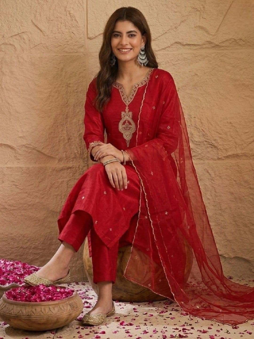 House of Pataudi Women Ethnic Motifs Embroidered Regular Thread Work Pure Silk Kurta with Trousers & With thumbnail 5