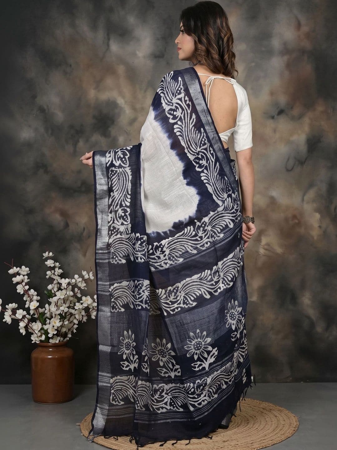 GitAsit Batik Sequinned Pure Cotton Handloom Taant Saree thumbnail 5