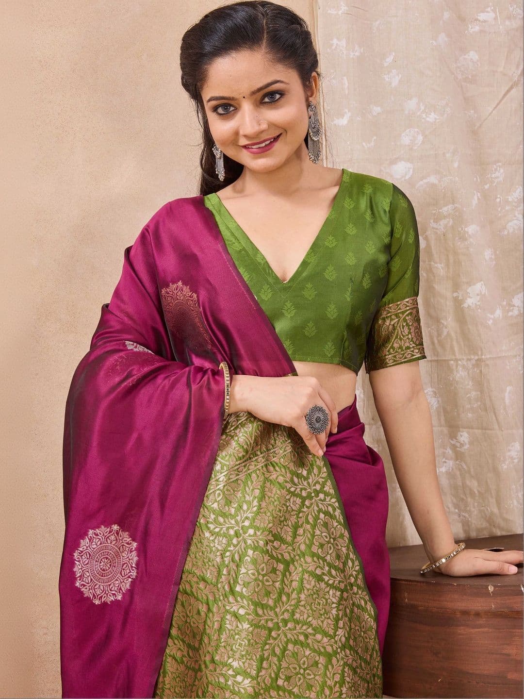 HERE&NOW Woven Design Zari Art Silk Saree thumbnail 4