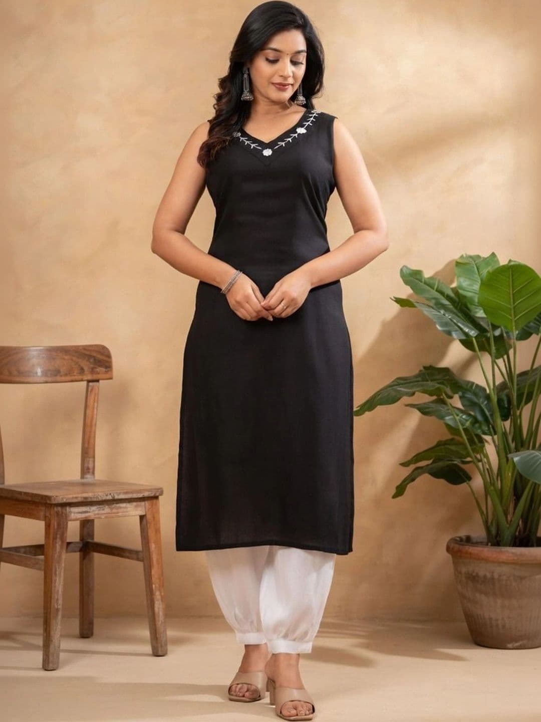 SANTOLIYA Women Embellished Thread Work Kurta thumbnail 5