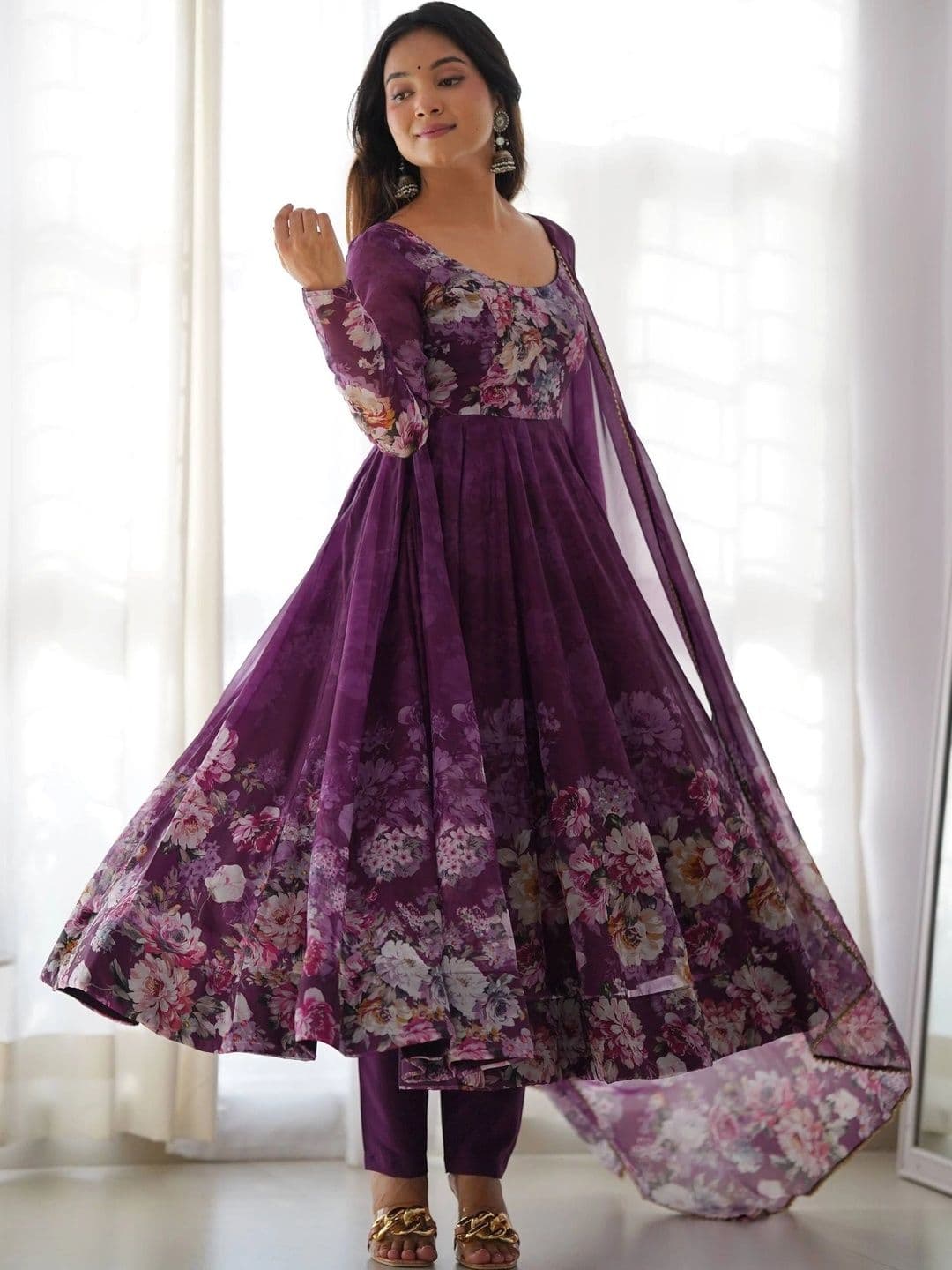 VASTRABELLA Women Floral Printed Empire Kurta with Trousers & With Dupatta thumbnail 2