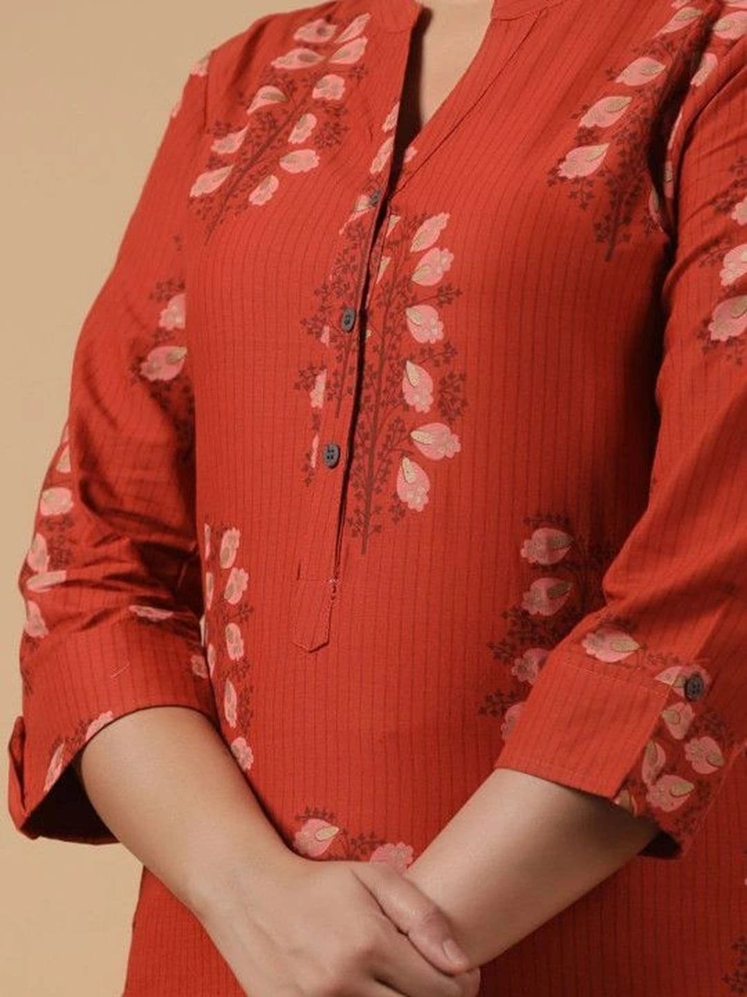 SAVI Women Ethnic Motifs Printed Regular Pure Cotton Kurta with Trousers thumbnail 4