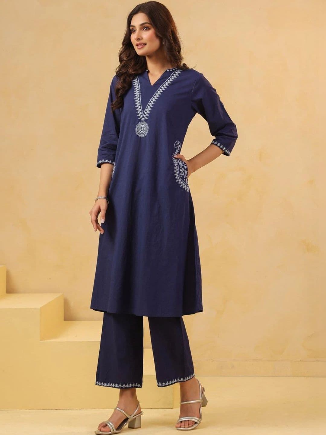 SAVI Women Ethnic Motifs Embroidered Regular Thread Work Pure Cotton Kurta with Trousers thumbnail 3