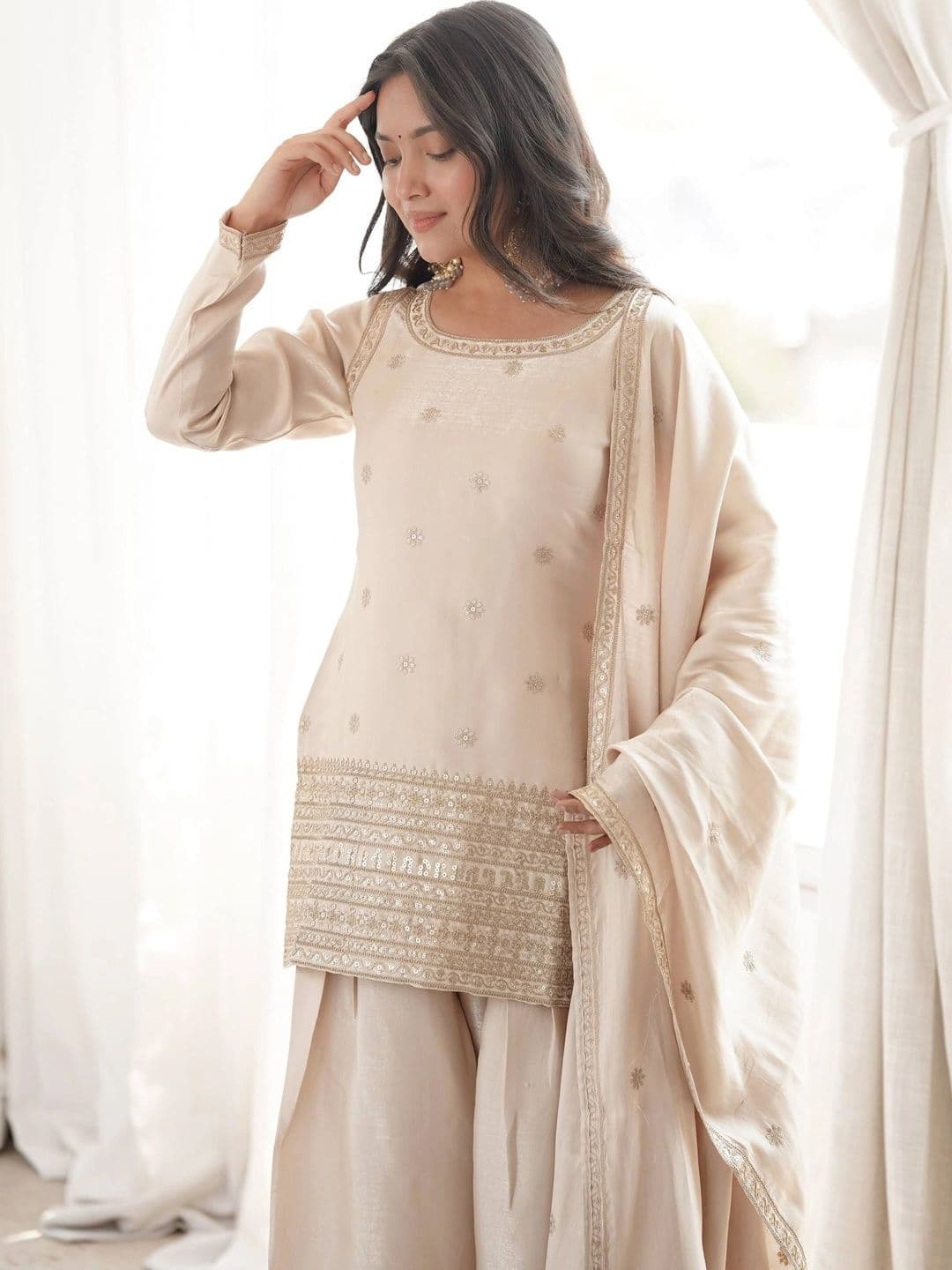 VASTRABELLA Women Ethnic Motifs Embroidered Regular Thread Work Kurta with Patiala & With Dupatta thumbnail 3