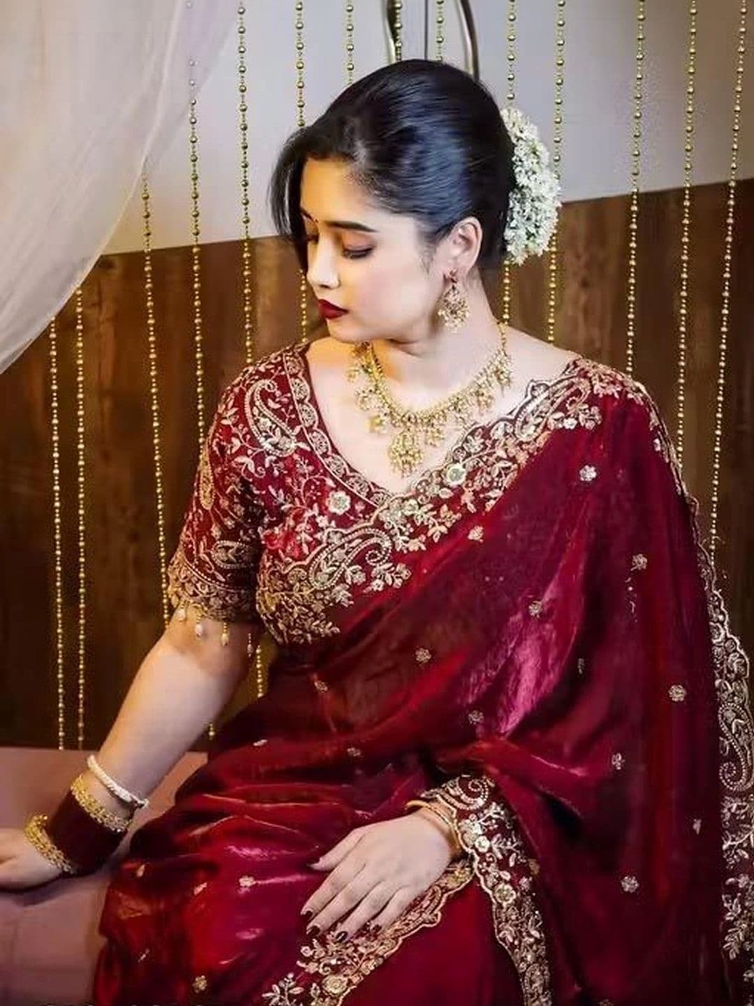 kantuba Floral Embroidered Art Silk Heavy Work Saree thumbnail 2
