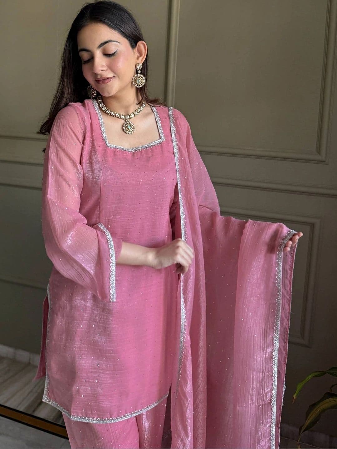 VASTRABELLA Women Regular Kurta with Patiala & With Dupatta thumbnail 2