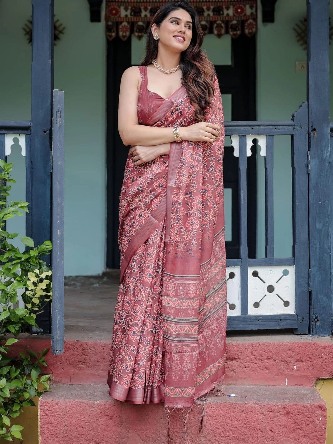 HOUSE OF PRANSHI Floral Linen Blend Jamdani Saree thumbnail 2