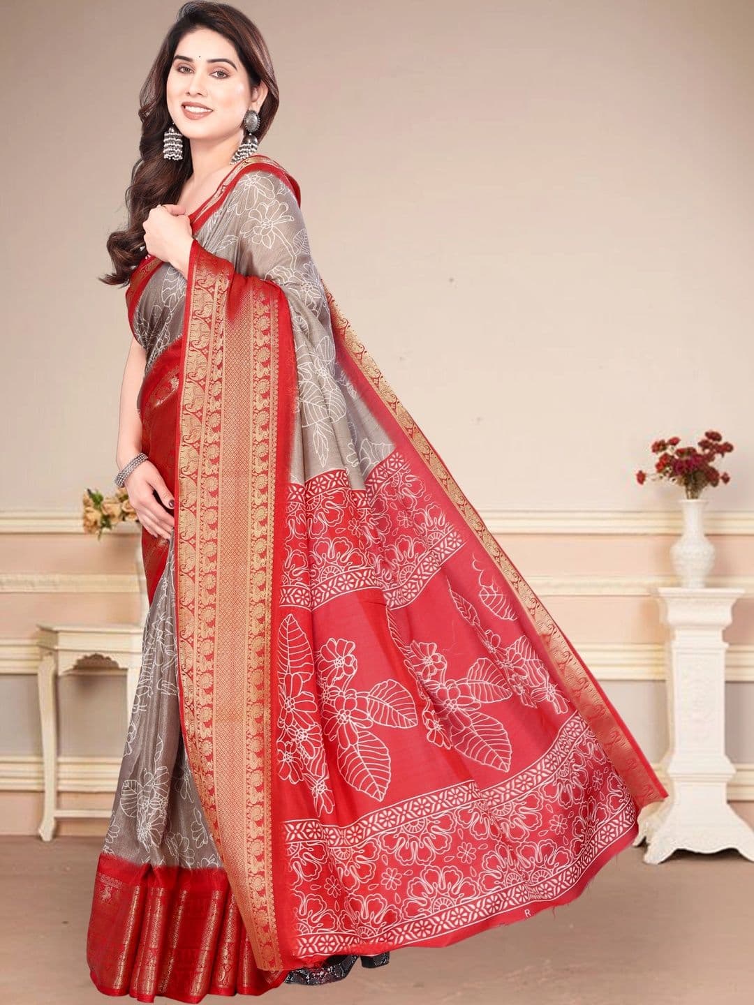 Owee Floral Silk Blend Designer Saree thumbnail 3
