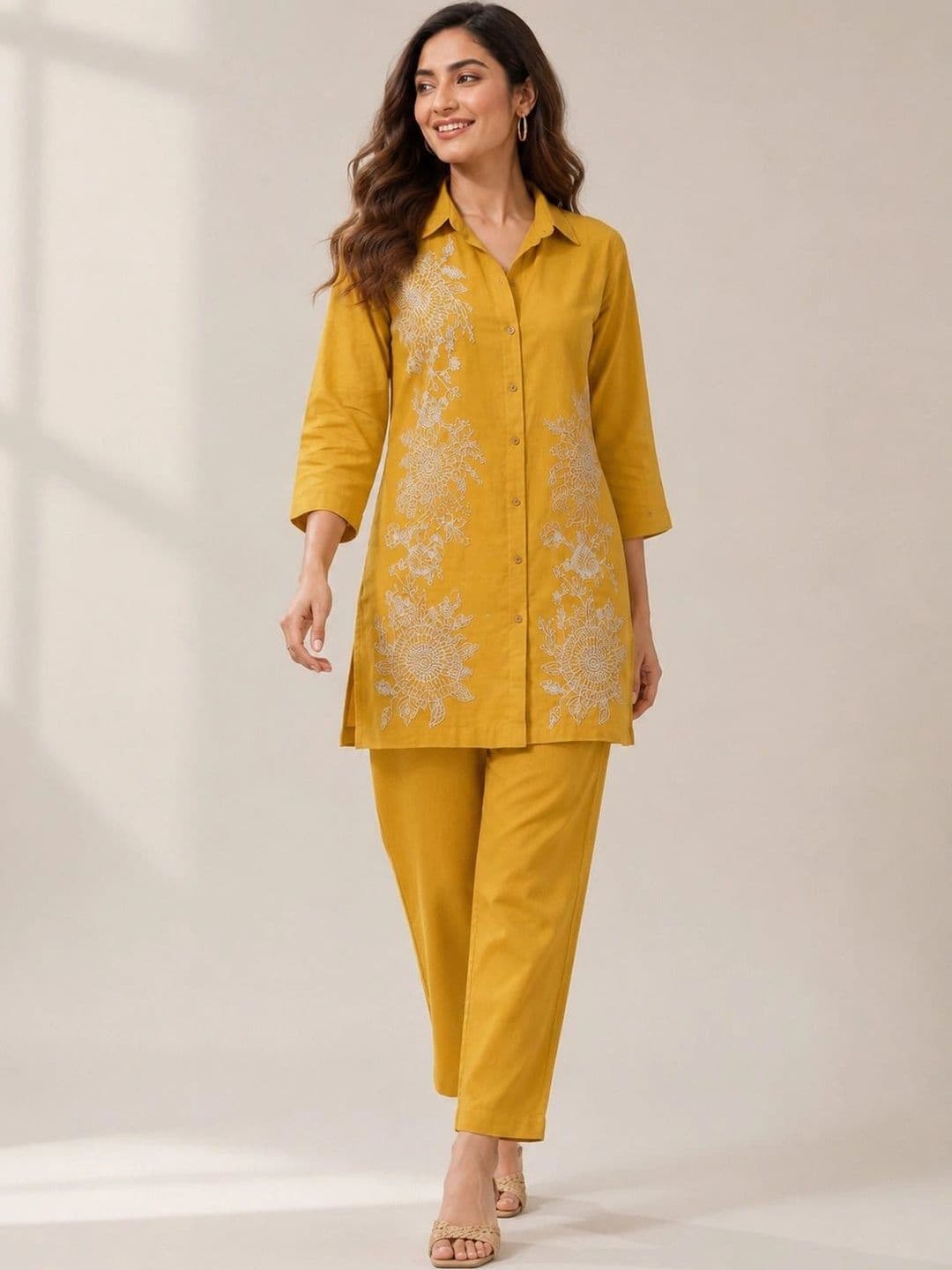 Mitera Women Ethnic Motifs Embroidered Regular Thread Work Linen Kurta with Trousers - view 1