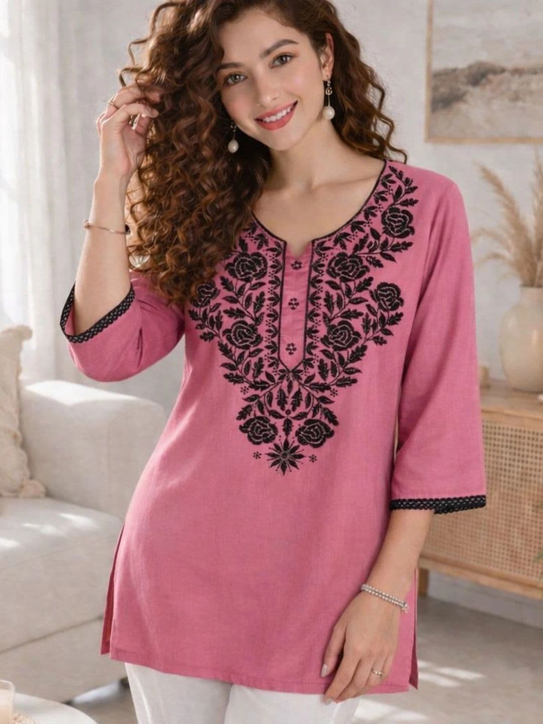 TWARELL Women Floral Embroidered Thread Work Kurta - view 1