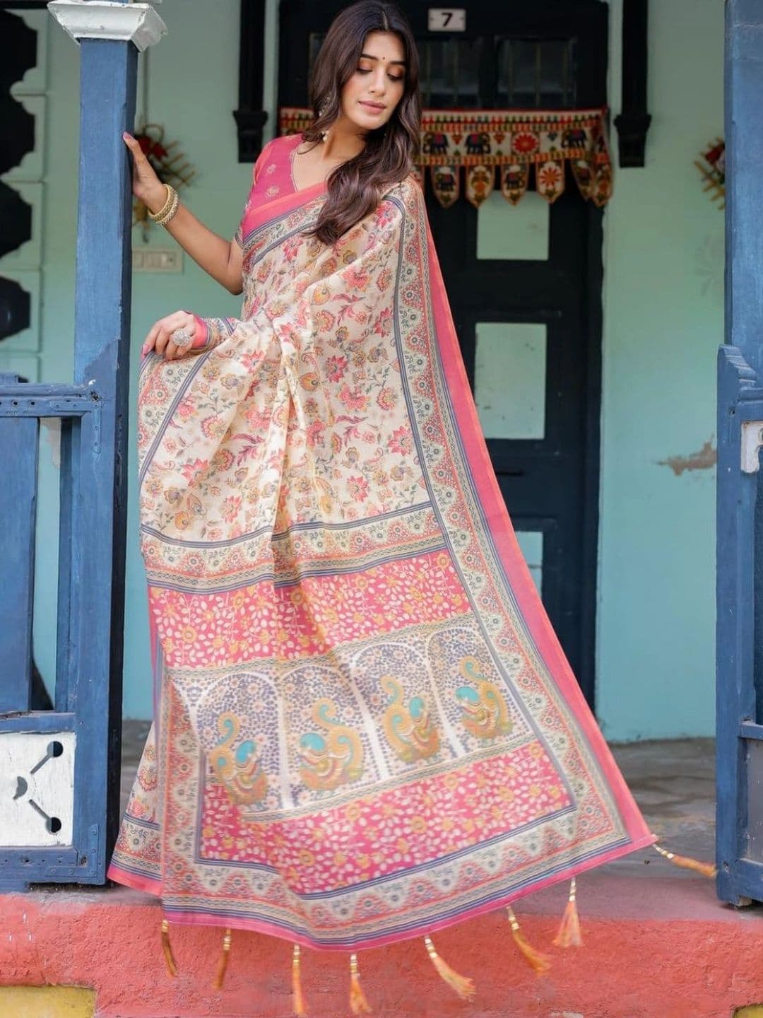 HOUSE OF PRANSHI Paisley Linen Blend Jamdani Saree thumbnail 4