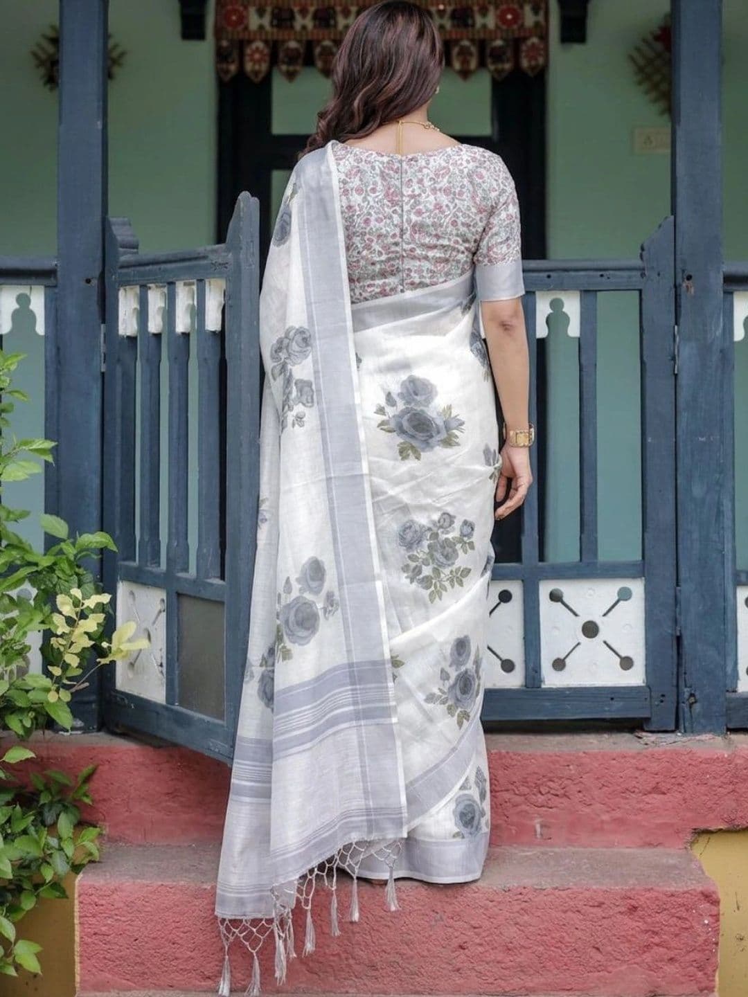 HOUSE OF PRANSHI Floral Linen Blend Jamdani Saree thumbnail 2