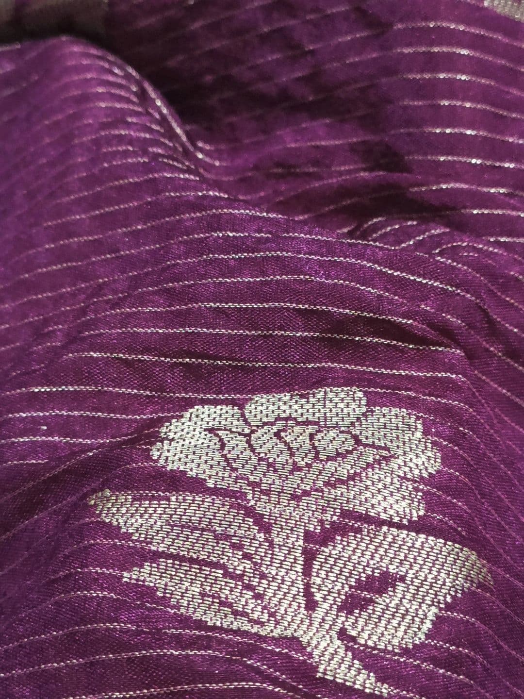 Weaversland Checked Zari Art Silk Designer Banarasi Saree thumbnail 5