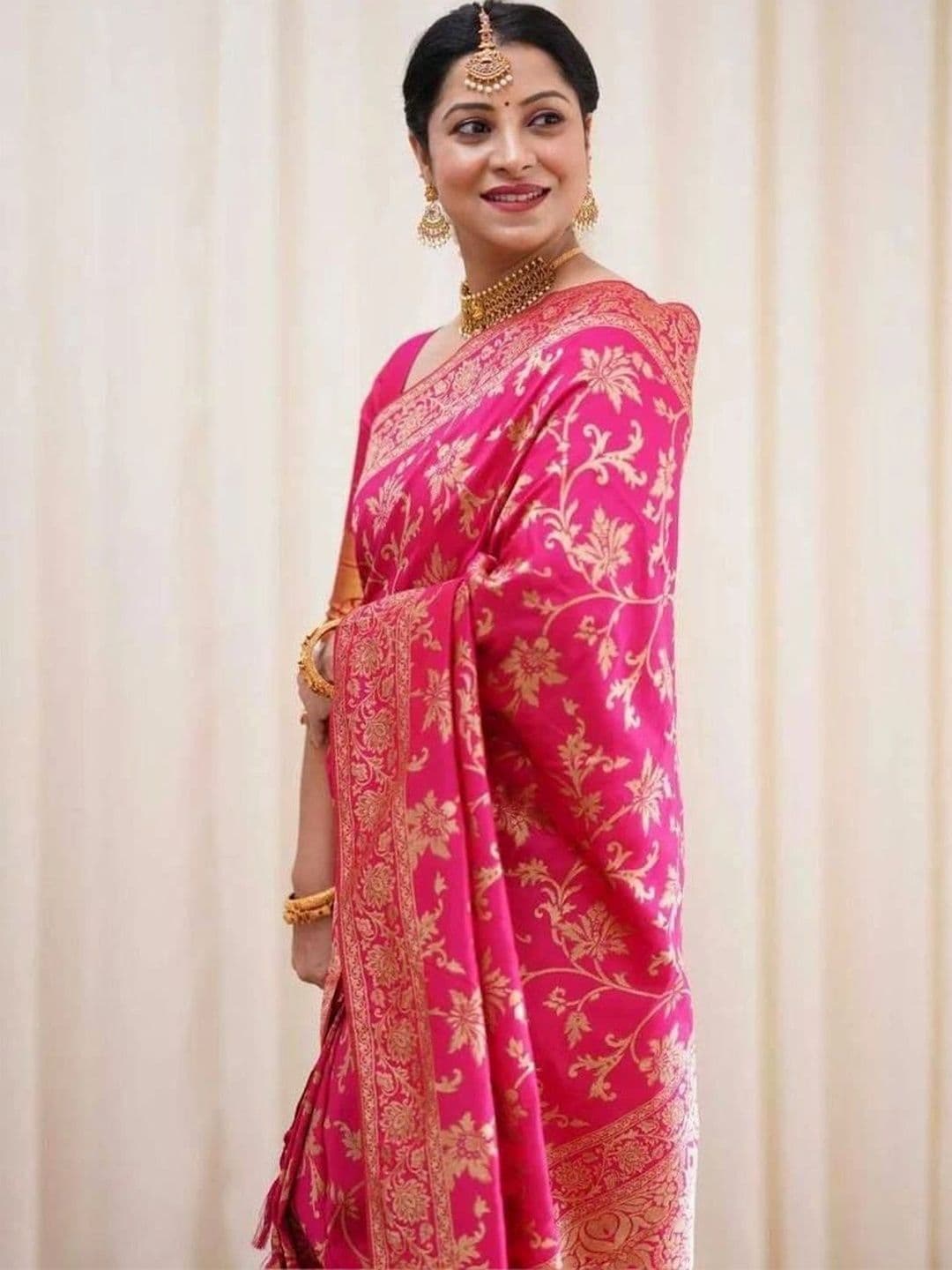 Milvia Woven Design Zari Silk Blend Designer Banarasi Saree thumbnail 2