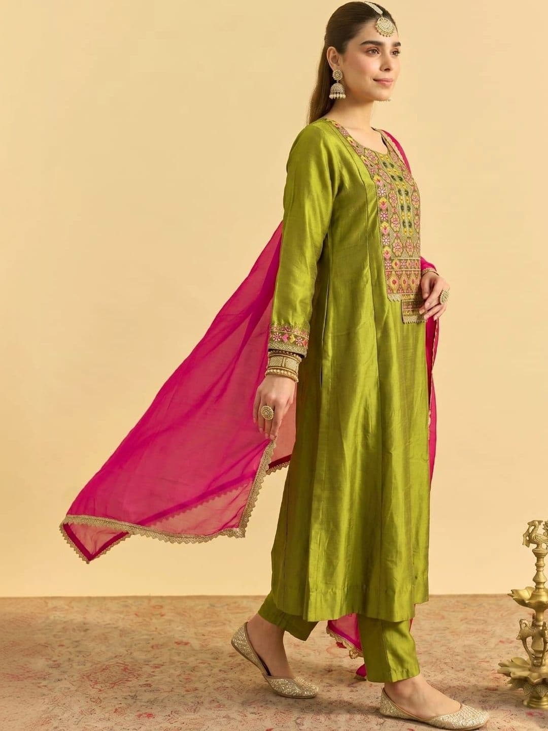 SMITSAREE Women Ethnic Motifs Embroidered Regular Thread Work Kurta with Trousers & With Dupatta thumbnail 6