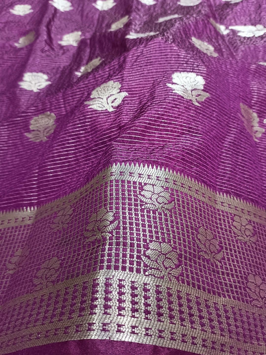 Weaversland Checked Zari Art Silk Designer Banarasi Saree thumbnail 3