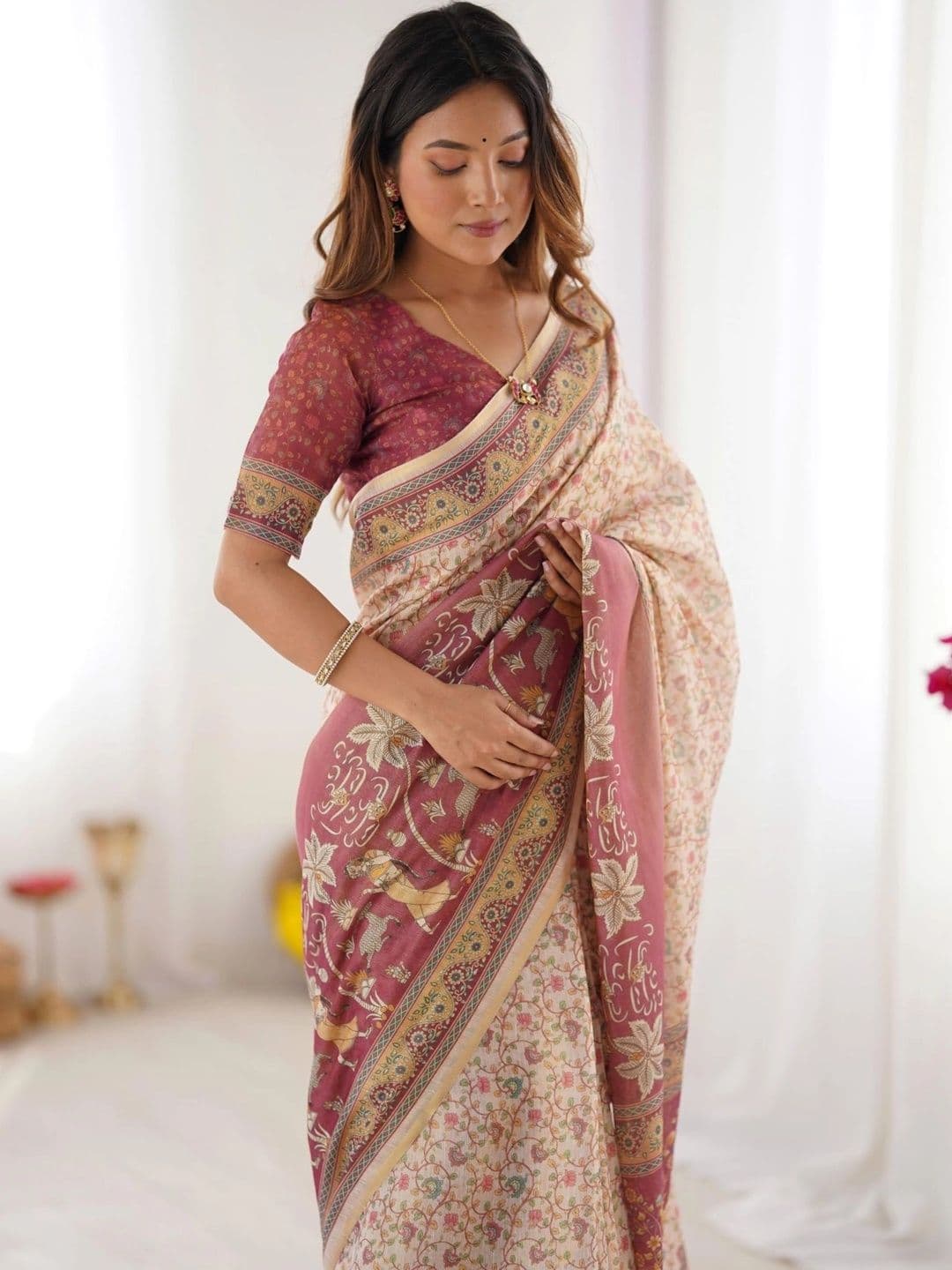 HOUSE OF PRANSHI Floral Linen Blend Jamdani Saree thumbnail 3