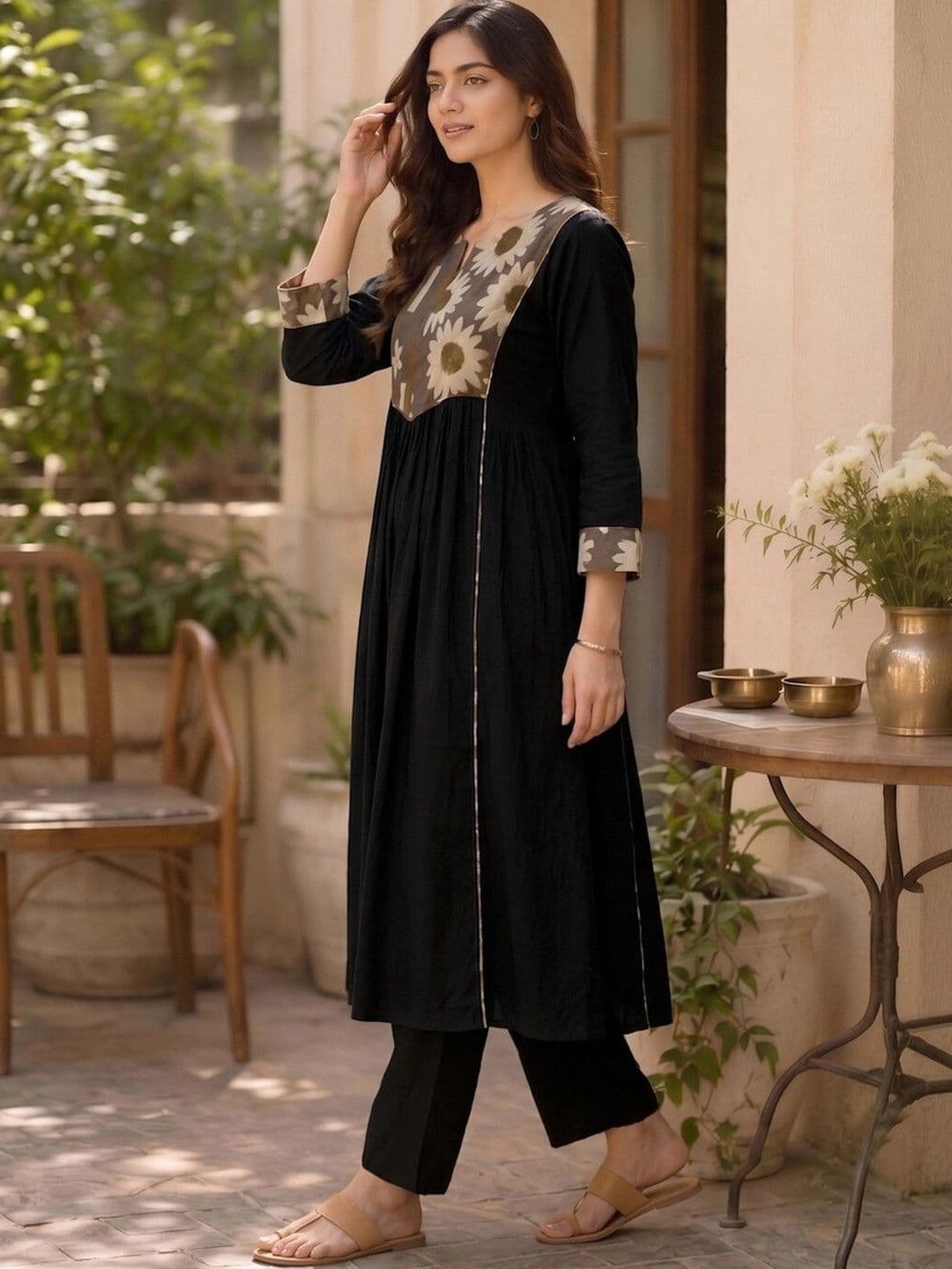 SKYLEE Women Floral Printed Empire Pure Cotton Kurta with Trousers thumbnail 5