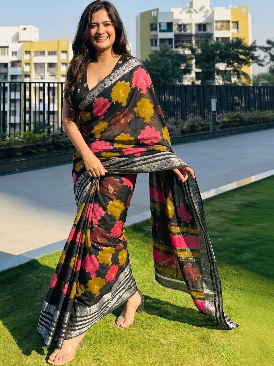 Owee Floral Zari Silk Blend Designer Saree - view 1