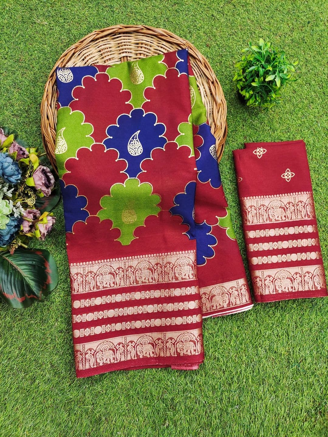 Owee Floral Zari Silk Blend Designer Saree thumbnail 2