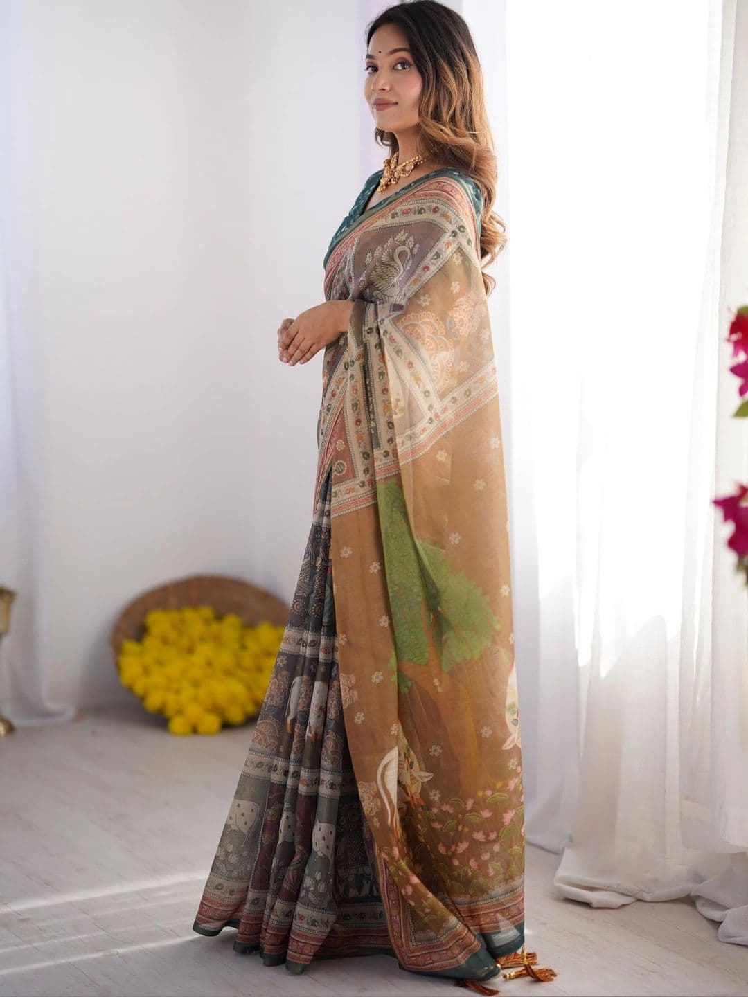 HOUSE OF PRANSHI Floral Linen Blend Jamdani Saree thumbnail 4