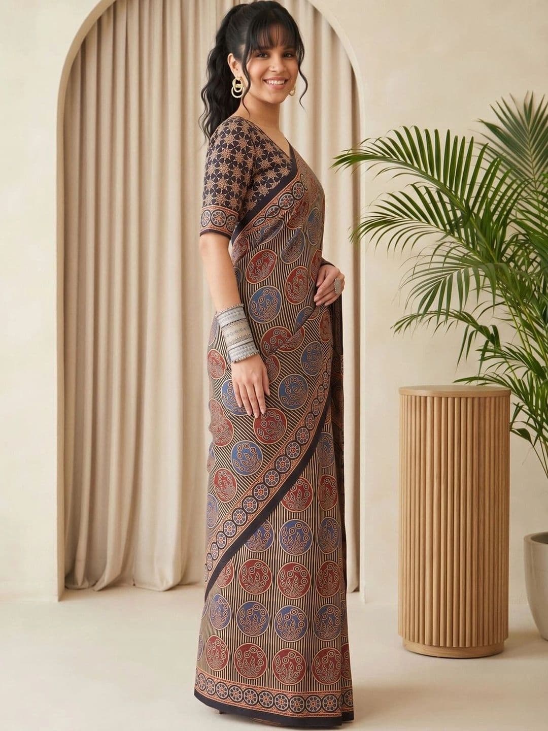 Saree mall Ethnic Motifs Silk Blend Designer Block Print Sarees thumbnail 6