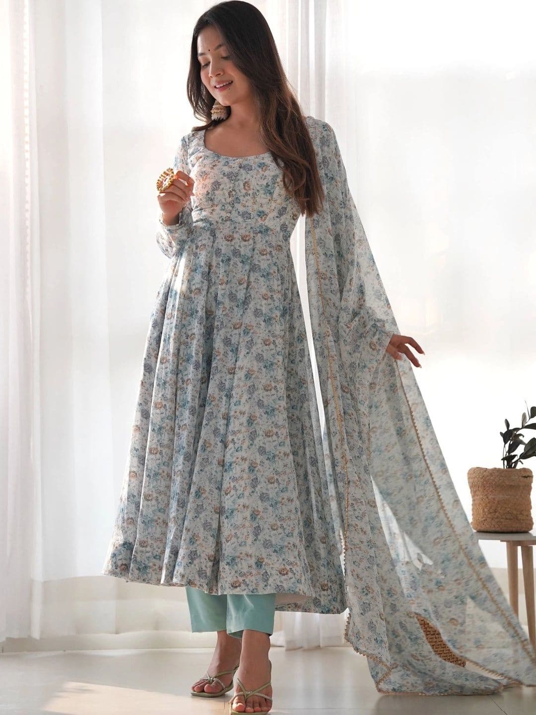 VASTRABELLA Women Floral Printed Regular Kurta with Trousers & With Dupatta thumbnail 6