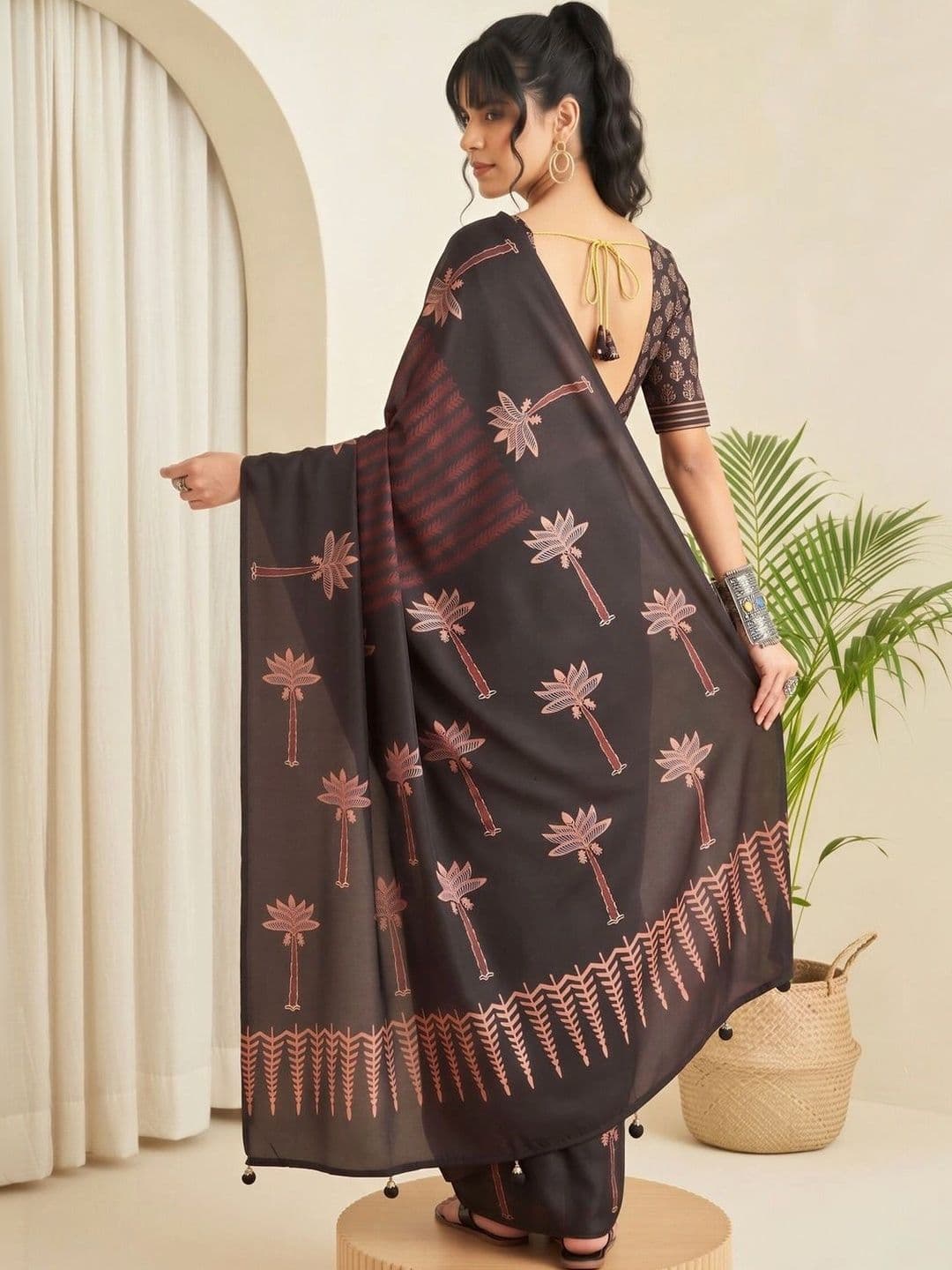 Saree mall Ethnic Motifs Silk Blend Designer Block Print Sarees thumbnail 4