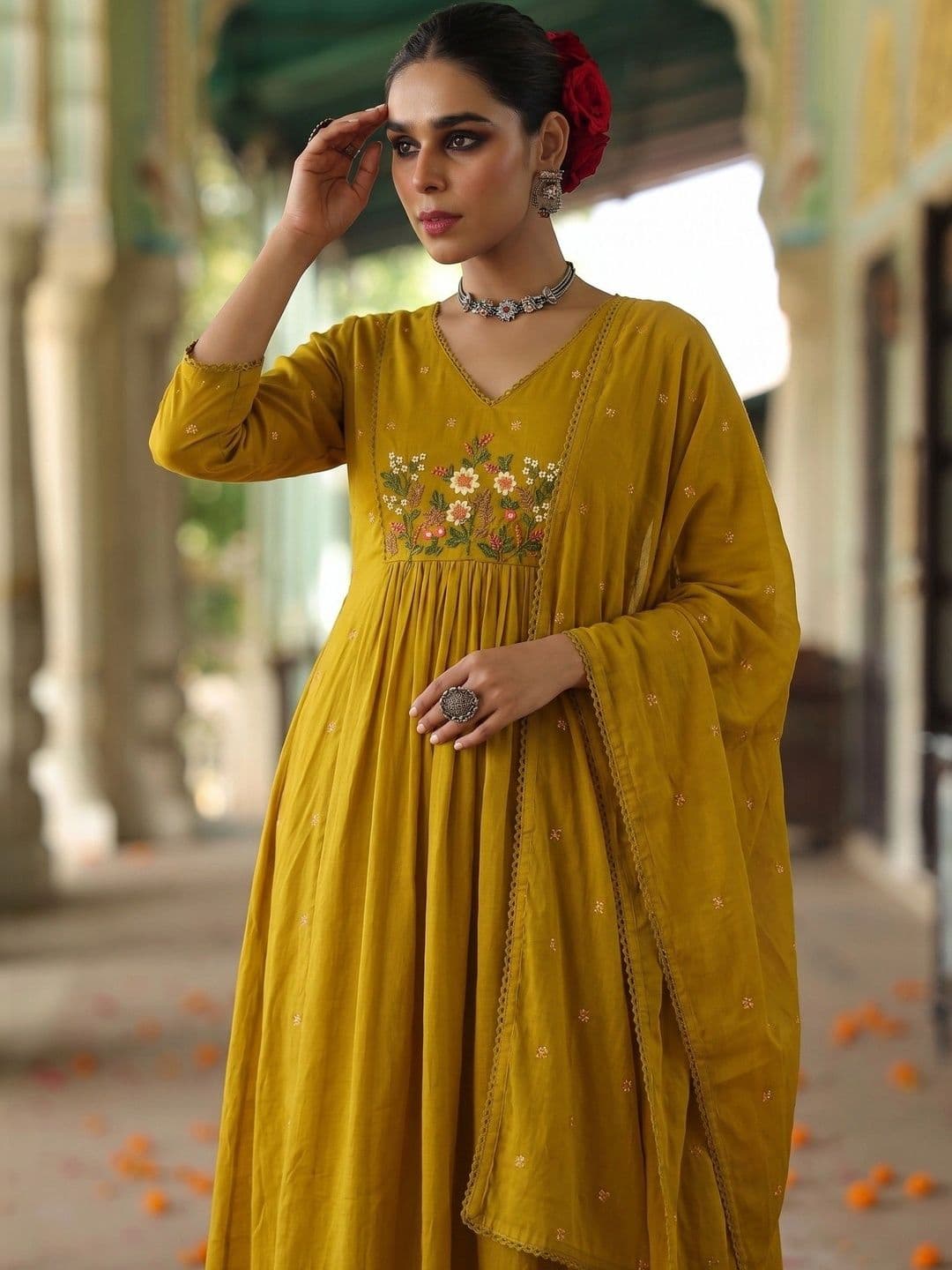 Sangria Women Floral Embroidered Empire Thread Work Pure Silk Kurta with Trousers & With Dupatta thumbnail 4