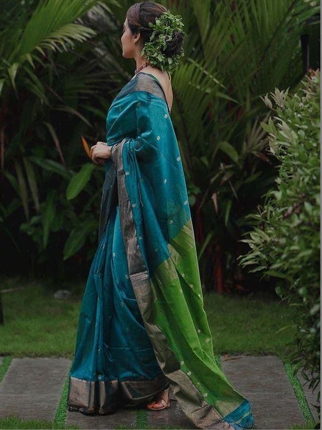 HERE&NOW Woven Design Zari Silk Blend Banarasi Saree thumbnail 5