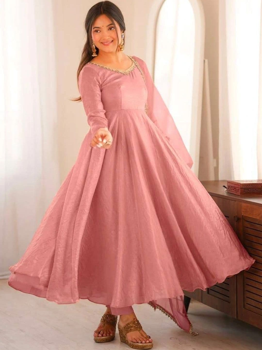 VASTRABELLA Women Regular Gotta Patti Pure Silk Kurta with Trousers & With Dupatta - view 1