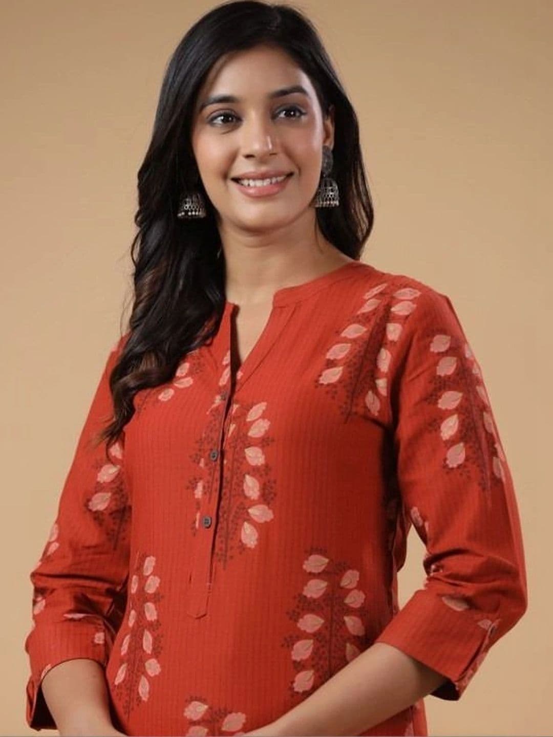 SAVI Women Ethnic Motifs Printed Regular Pure Cotton Kurta with Trousers thumbnail 6