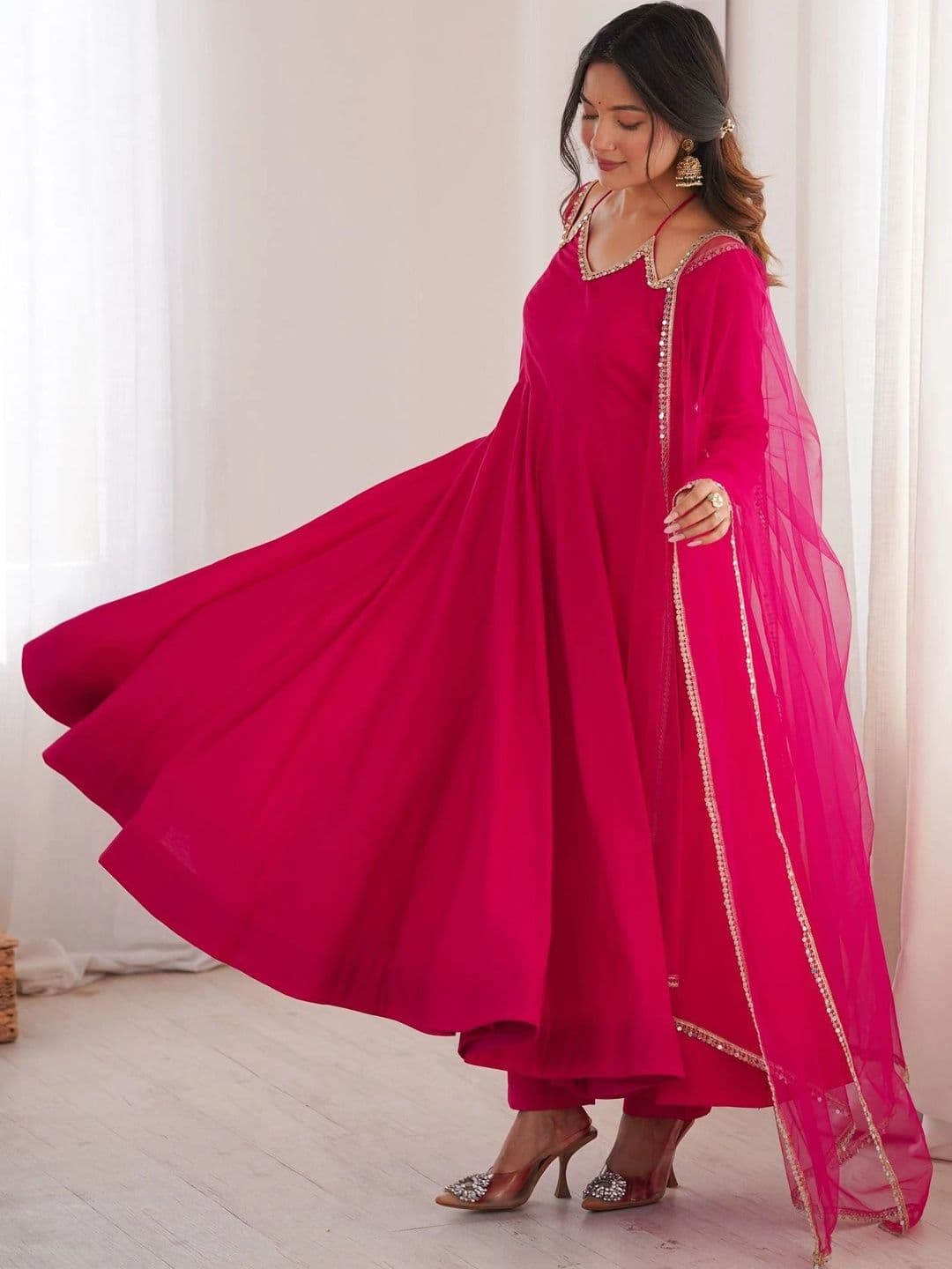 VASTRABELLA Women Regular Gotta Patti Chanderi Silk Kurta with Trousers & With Dupatta thumbnail 5