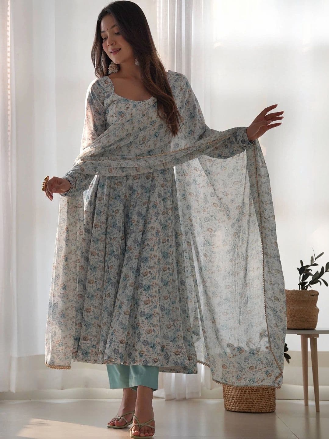 VASTRABELLA Women Floral Printed Regular Kurta with Trousers & With Dupatta - view 1