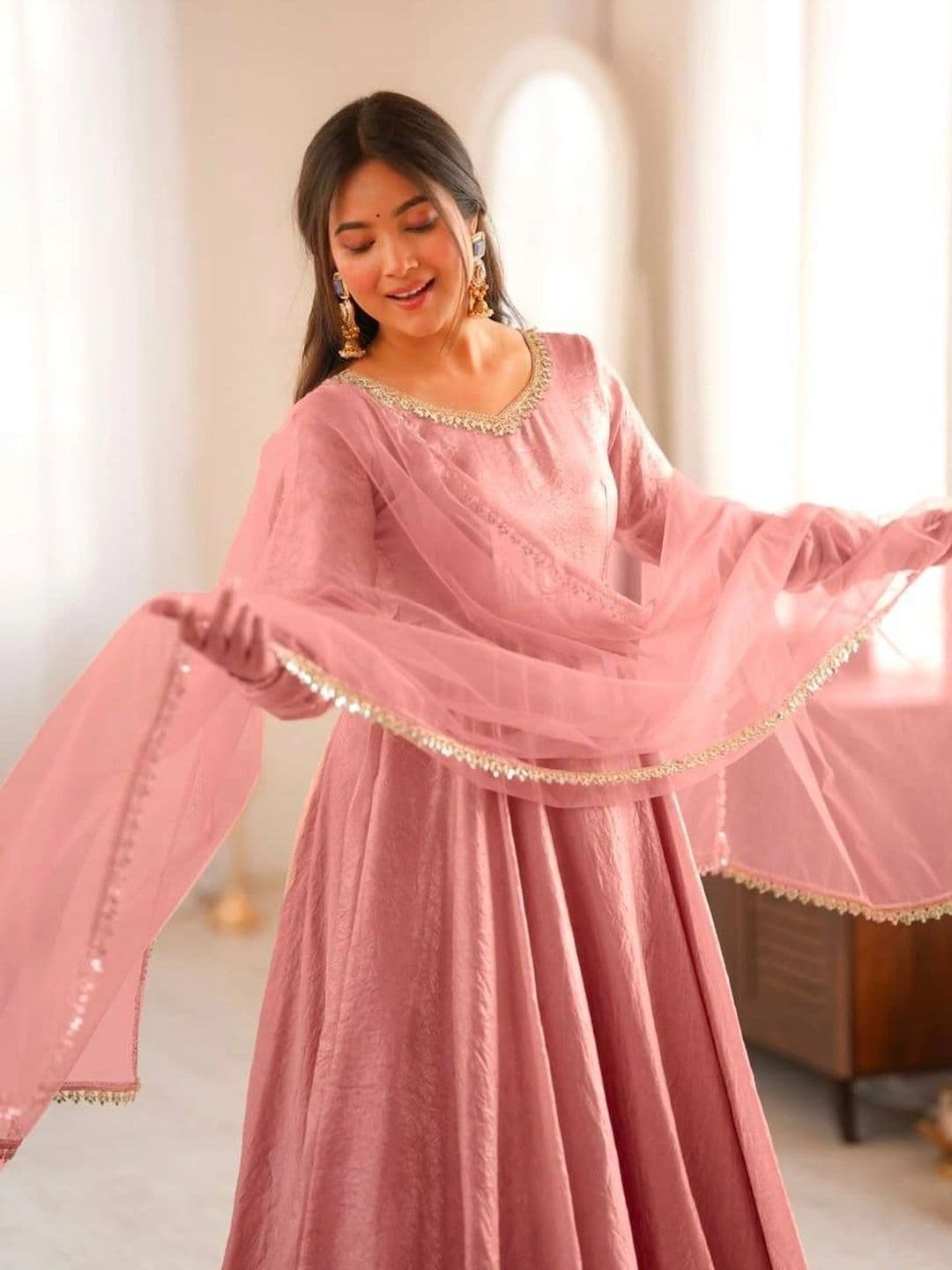 VASTRABELLA Women Regular Gotta Patti Pure Silk Kurta with Trousers & With Dupatta thumbnail 3