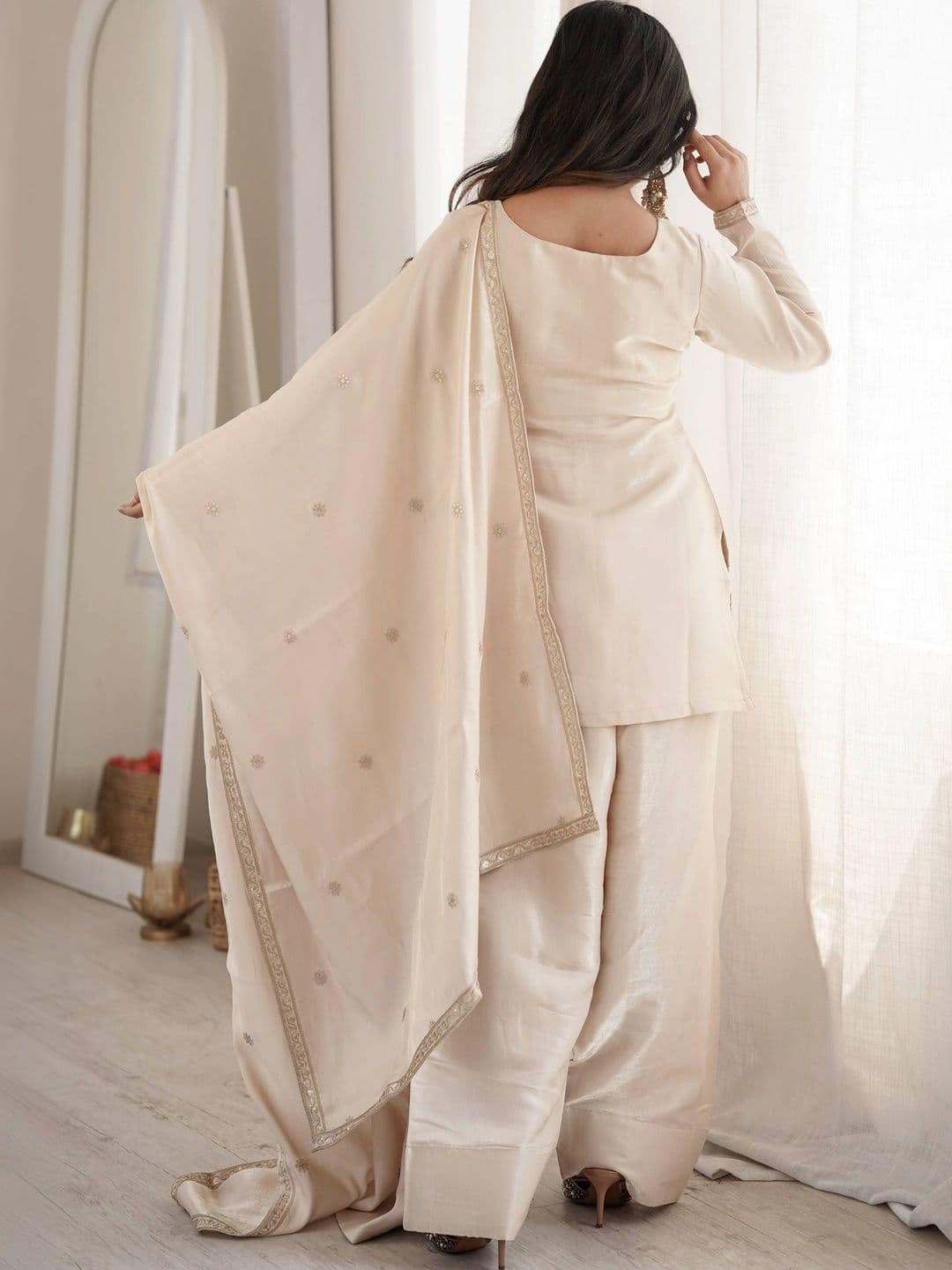 VASTRABELLA Women Ethnic Motifs Embroidered Regular Thread Work Kurta with Patiala & With Dupatta thumbnail 6