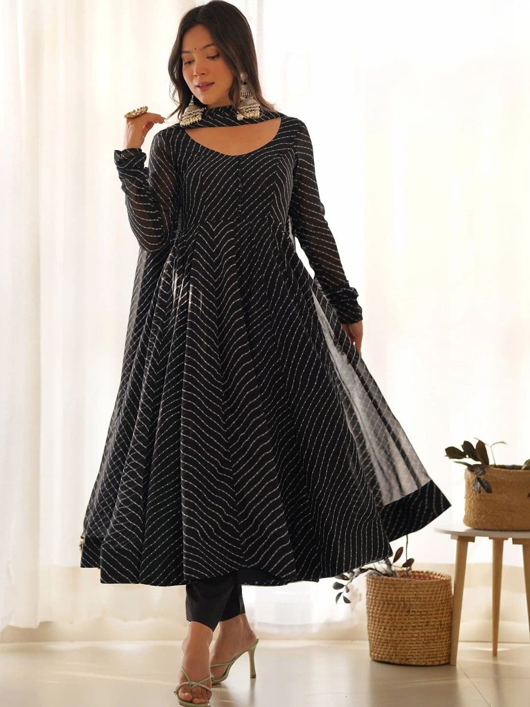 VASTRABELLA Women Leheriya Printed Empire Kurta with Trousers & With Dupatta thumbnail 7