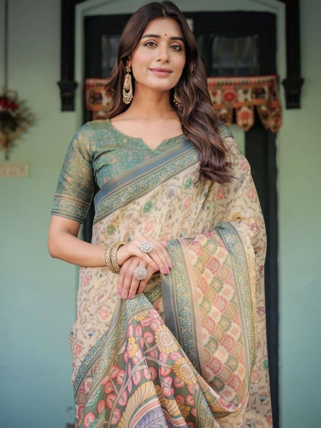 HOUSE OF PRANSHI Floral Linen Blend Jamdani Saree thumbnail 4