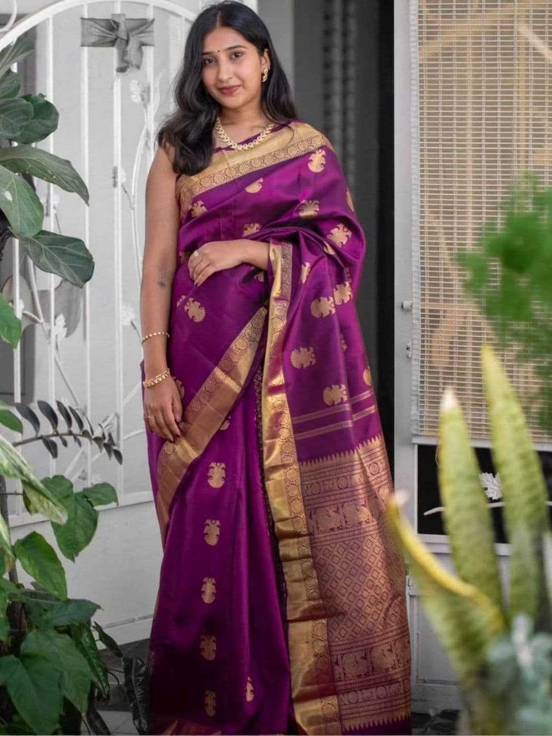 Tapasvi Clothing Zari Art Silk Banarasi Saree - view 1
