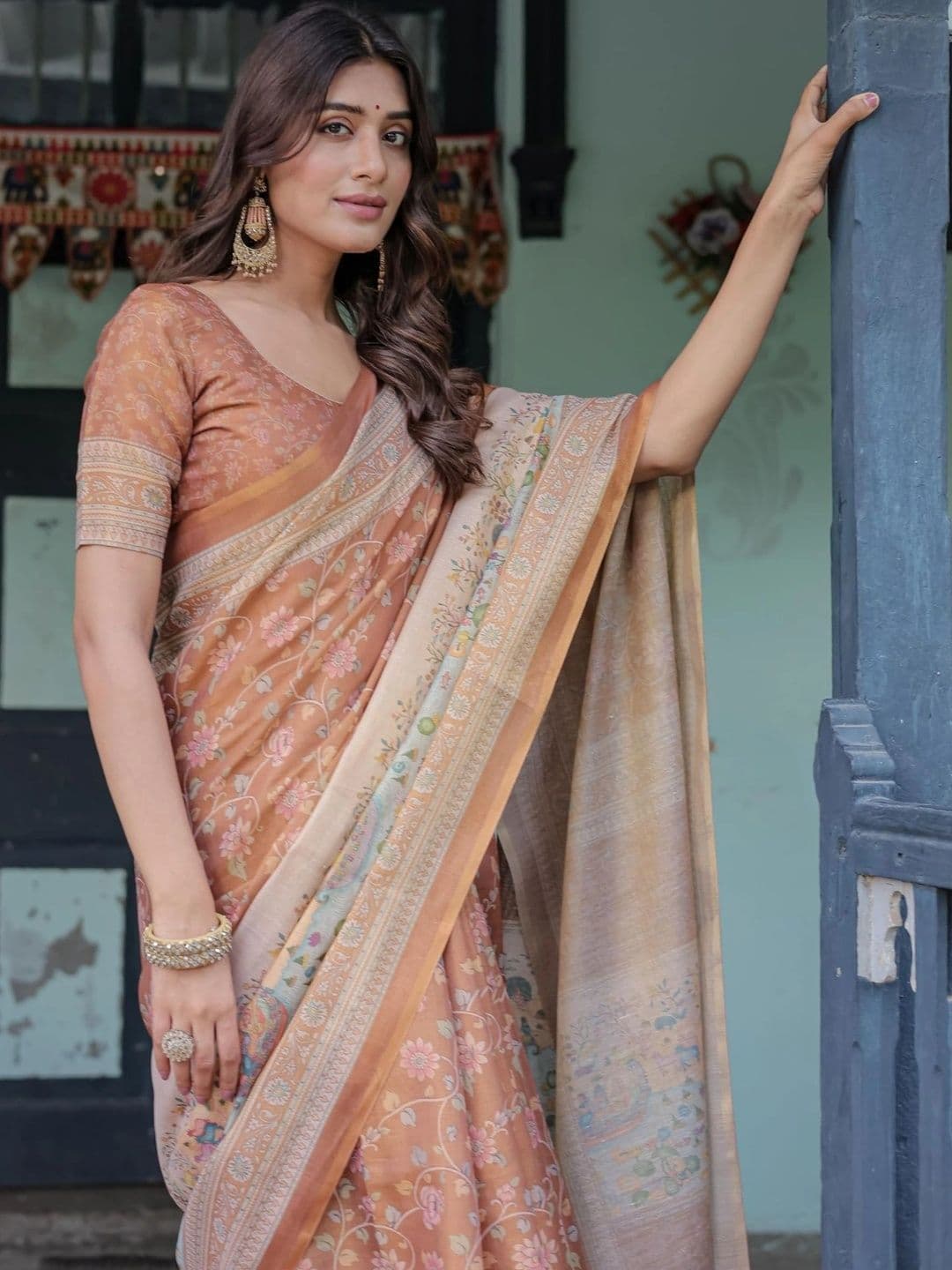 HOUSE OF PRANSHI Floral Linen Blend Jamdani Saree thumbnail 4