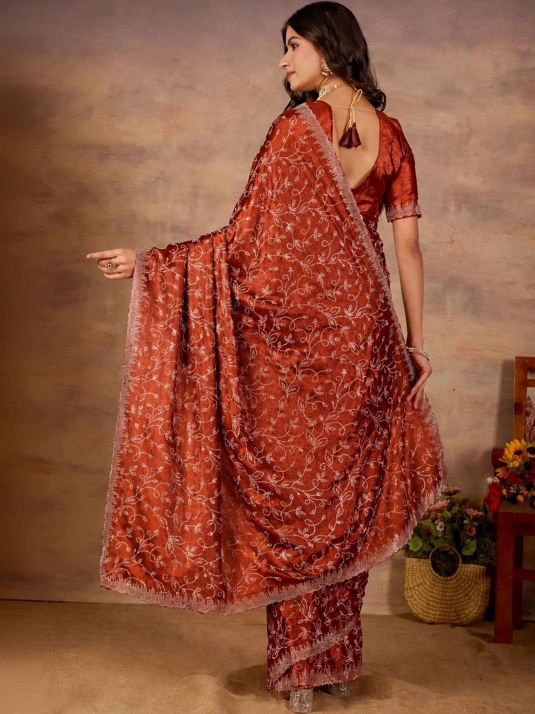 Looootnest Embroidered Pure Georgette Saree thumbnail 3