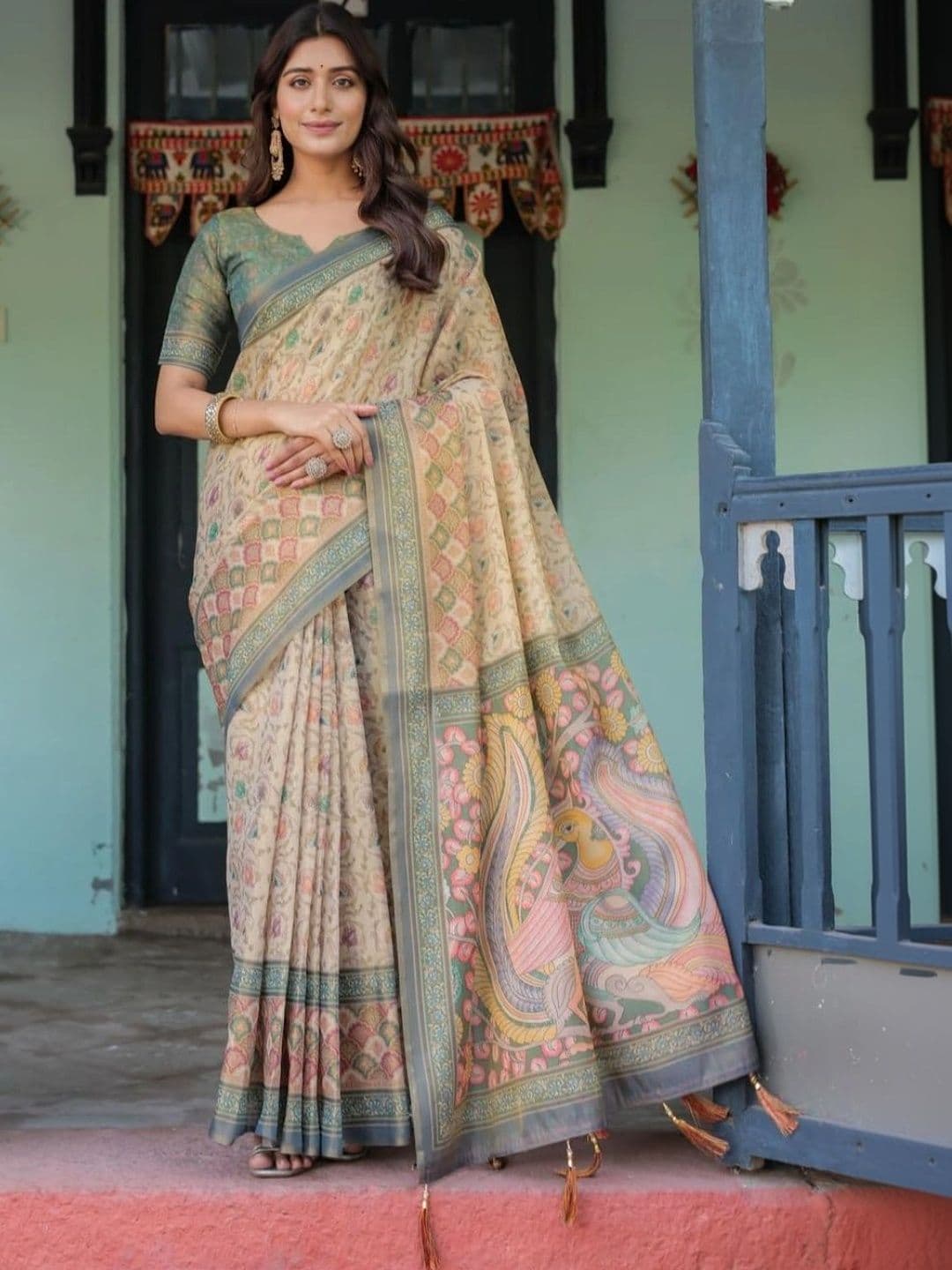 HOUSE OF PRANSHI Floral Linen Blend Jamdani Saree thumbnail 2