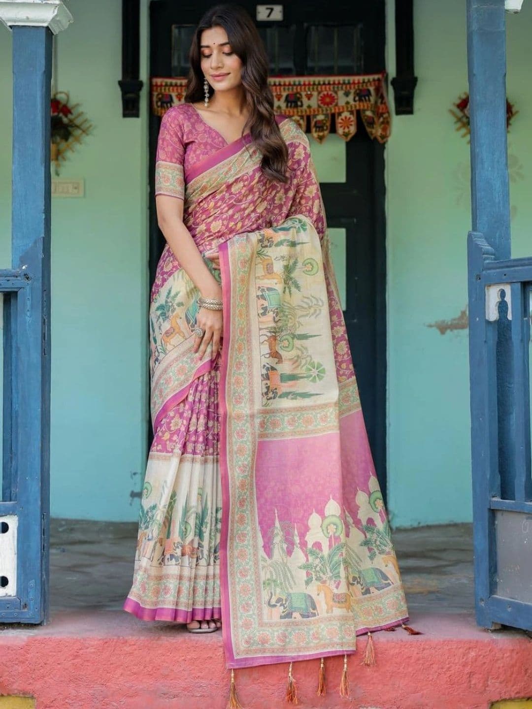 HOUSE OF PRANSHI Floral Printed Jamdani Saree thumbnail 5