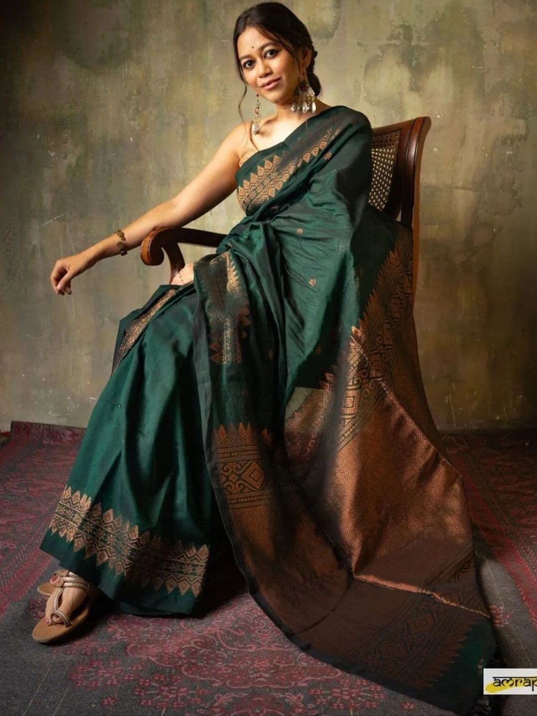 HERE&NOW Woven Design Zari Silk Blend Banarasi Saree thumbnail 2