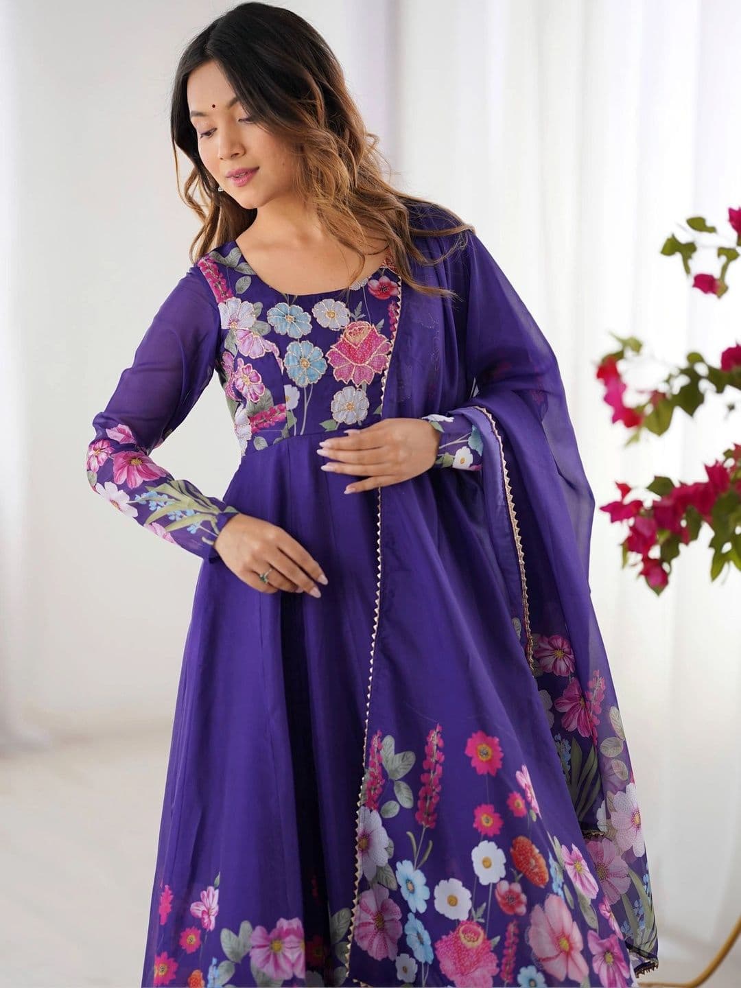 VASTRABELLA Women Floral Printed Regular Kurta with Trousers & With Dupatta thumbnail 7