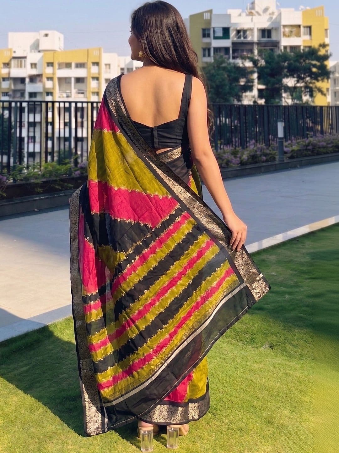 Owee Tie and Dye Zari Silk Blend Designer Saree thumbnail 3